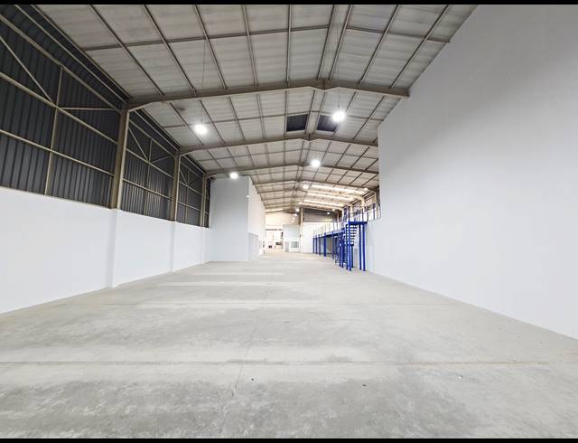 2,842M² WAREHOUSE FOR SALE IN NORTH RIDING